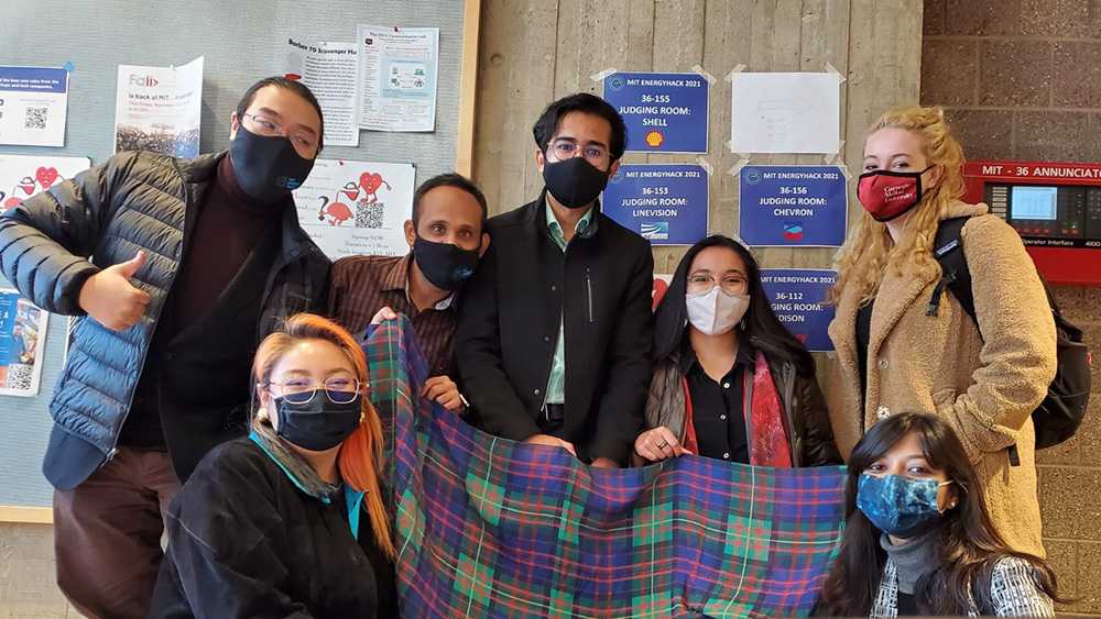 CMU EST&P students at national energy hack competition